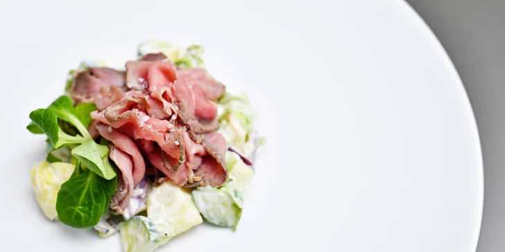 5chodové degustační menu u náplavky pro dva: dančí ragú, vepřové rillettes, roastbeef i lívance