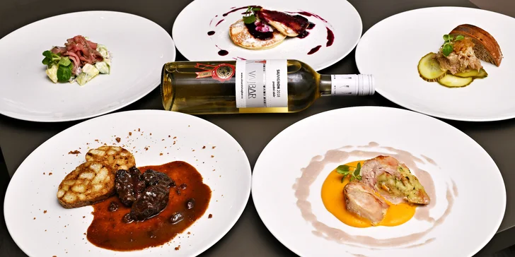 5chodové degustační menu u náplavky pro dva: dančí ragú, vepřové rillettes, roastbeef i lívance