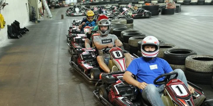 Adrenalin na nejdelší dráze východních Čech: jízda v závodní motokáře
