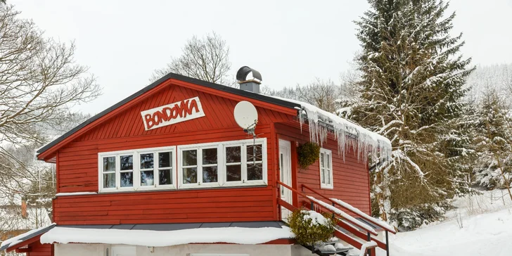 Horská chata přímo na sjezdovce v Orlických horách: ubytování pro 2–5 osob až do léta 2022