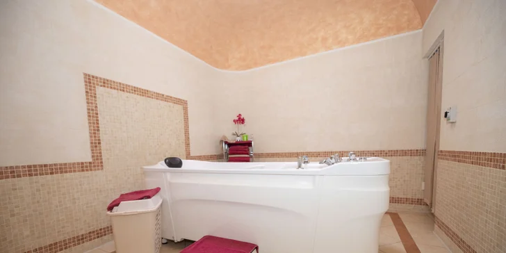 4* relaxace v Karlových Varech pro 1 nebo 2 osoby: snídaně či polopenze, wellness i procedury