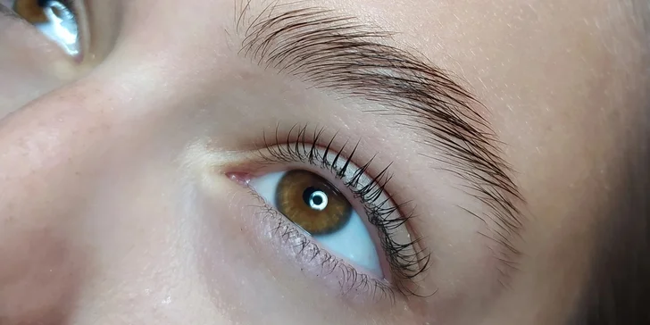 Pro perfektní vzhled: lash lifting či prodloužení řas i laminace a barvení obočí