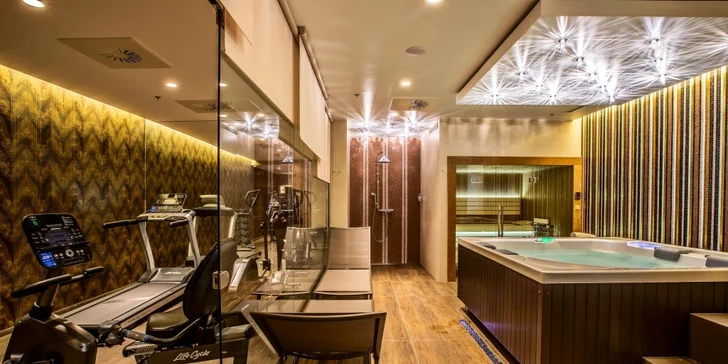 Pobytu v luxusním hotelu v centru Budapešti: snídaně a neomezeně sauna a vířivka