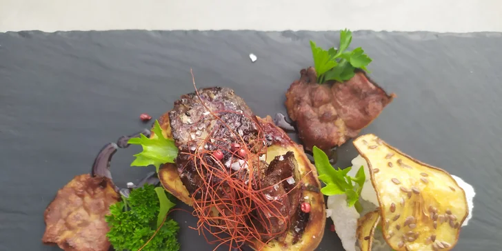 Svatomartinské menu pro dva: kachní stehno se zelím a knedlíky, husí kaldoun i jatýrka, tlačené koláče