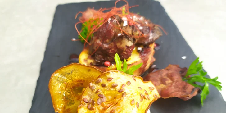Svatomartinské menu pro dva: kachní stehno se zelím a knedlíky, husí kaldoun i jatýrka, tlačené koláče