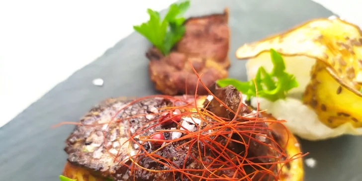 Svatomartinské menu pro dva: kachní stehno se zelím a knedlíky, husí kaldoun i jatýrka, tlačené koláče