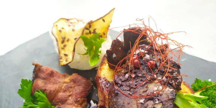 Svatomartinské menu pro dva: kachní stehno se zelím a knedlíky, husí kaldoun i jatýrka, tlačené koláče