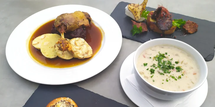 Svatomartinské menu pro dva: kachní stehno se zelím a knedlíky, husí kaldoun i jatýrka, tlačené koláče