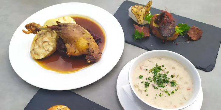 Svatomartinské menu pro dva: kachní stehno se zelím a knedlíky, husí kaldoun i jatýrka, tlačené koláče