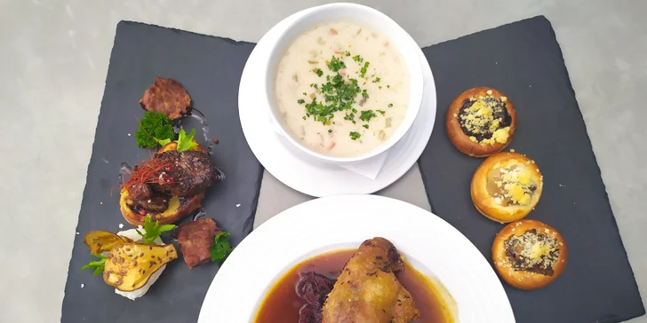 Svatomartinské menu pro dva: kachní stehno se zelím a knedlíky, husí kaldoun i jatýrka, tlačené koláče