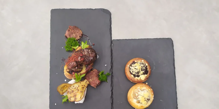 Svatomartinské menu pro dva: kachní stehno se zelím a knedlíky, husí kaldoun i jatýrka, tlačené koláče