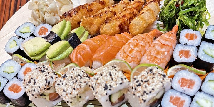 Sushi sety s 24 až 58 kousky: maki, nigiri i tempura s lososem, krevetami a tuňákem aj.