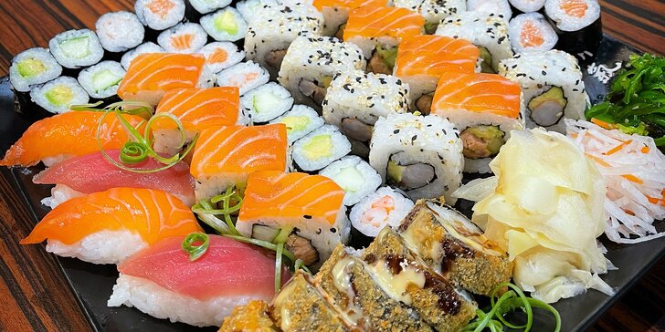 Sushi sety s 24 až 58 kousky: maki, nigiri i tempura s lososem, krevetami a tuňákem aj.