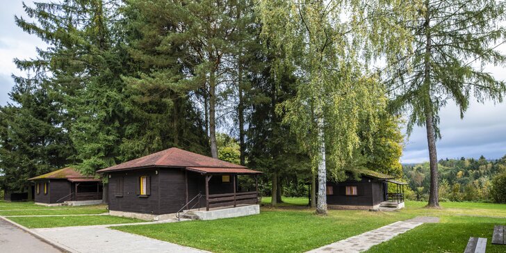Krásy Adršpachu: dovolená v chatkách nebo bungalovech s příslušenstvím až pro 6 osob s polopenzí