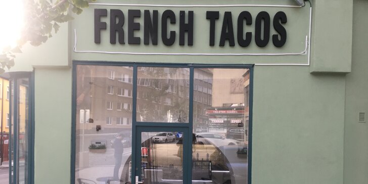 Malé či střední french tacos pro jednoho i pár: maso, omáčky dle výběru a hranolky uvnitř