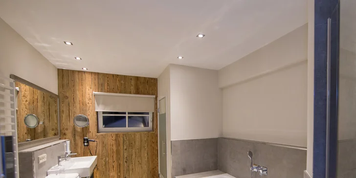 4* dovolená v rakouském Zell am See: hotel v centru města, střešní terasa, sauna a snídaně