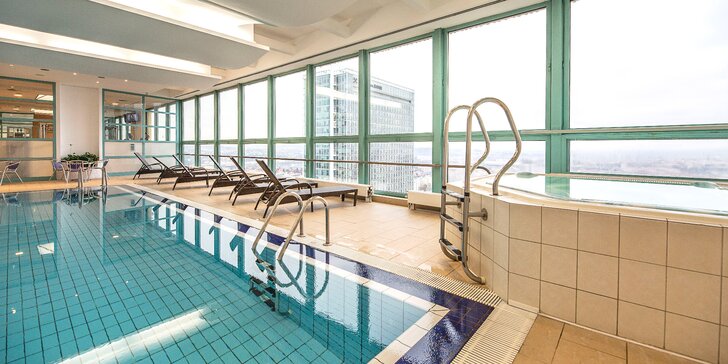 2,5 hodiny ve wellness hotelu Panorama: bazén, sauna, vířivka a božský výhled