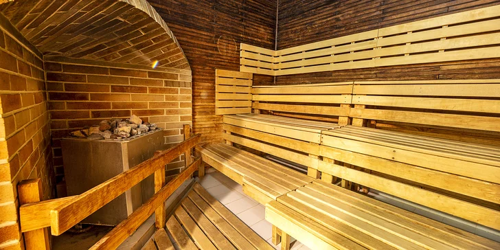 2,5 hodiny ve wellness hotelu Panorama: bazén, sauna, vířivka a božský výhled