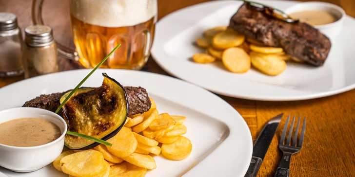 200g steak z nízkého roštěnce, bramborové lupínky i omáčka pro dva