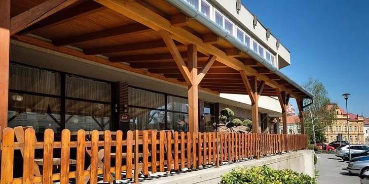 Pohoda na Vysočině: legendární hotel u barokního zámku, snídaně i polopenze a bowling