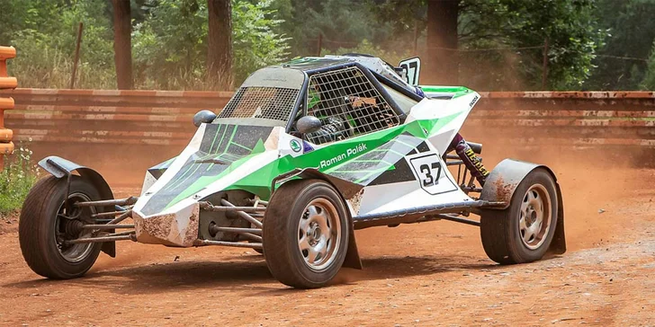 Jízda v závodní super buggy s výkonem 400 koní: 5–10 kol na profesionální trati