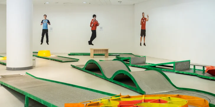 Krytý minigolf v srdci Prahy vedený profíky: celodenní vstupy pro děti i dospělé