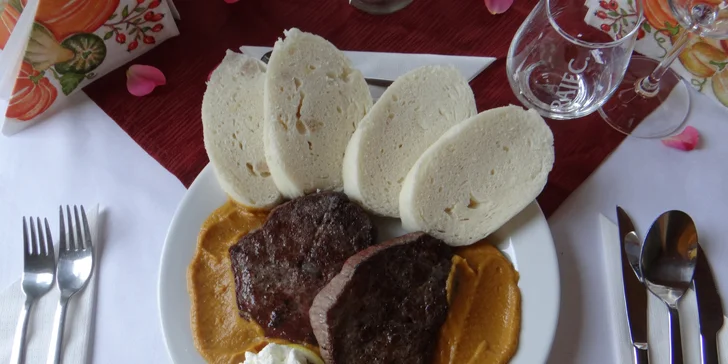 Čtyřchodové menu pro dva s lahví vína a 60 minut v privátním wellness