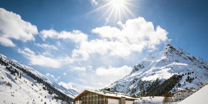 Aktivní dovolená v Alpách: hotel na sjezdovce, snídaně, neomezený wellness