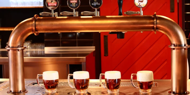 1 či 2 pomalu pečená kolena, chléb, hořčice a křen i tankové pivo Mustang nebo černá Barbora