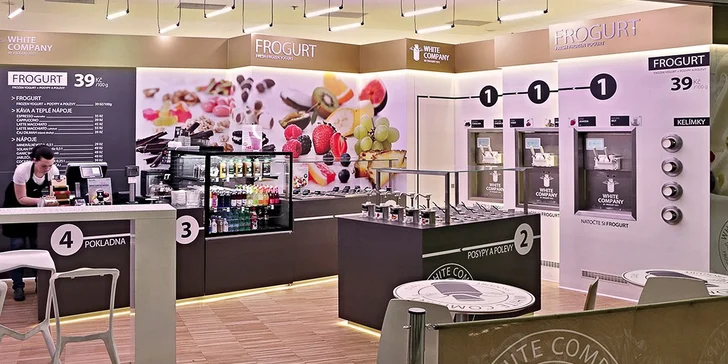 Sami nebo ve dvou za mlsáním: medovník s frozen yogurtem a karamelovou kávou