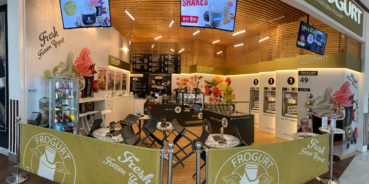 Sami nebo ve dvou za mlsáním: medovník s frozen yogurtem a karamelovou kávou