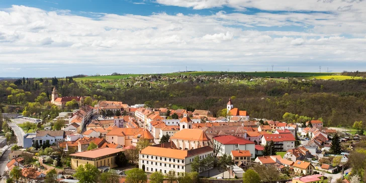 Penzion se nachází v Ivančicích, jen pár kilometrů od Moravského Krumlova.