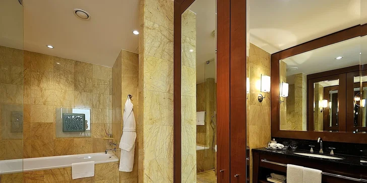 5* hotel ve Varšavě: neomezený vstup do wellness, balíčky se snídaní i polopenzí