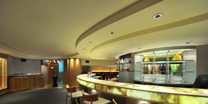 5* hotel ve Varšavě: neomezený vstup do wellness, balíčky se snídaní i polopenzí