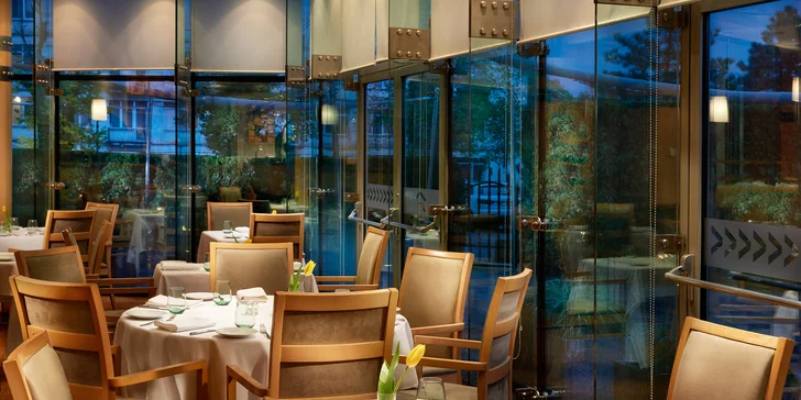 5* hotel ve Varšavě: neomezený vstup do wellness, balíčky se snídaní i polopenzí