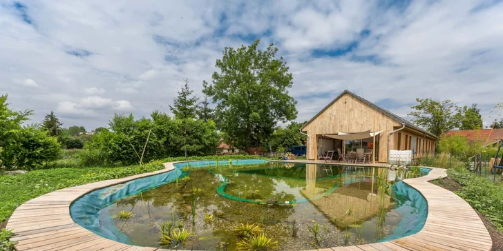 Komfort v sepětí s přírodou Polabí: domek s noclehem až pro 14 osob, zahrada i zvířátka
