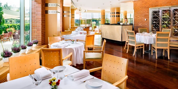 5* hotel ve Varšavě: neomezený vstup do wellness, balíčky se snídaní i polopenzí