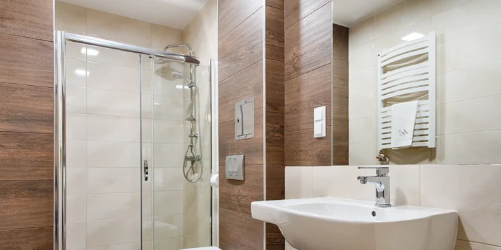 Moderní horský hotel u Zakopaného: snídaně a vstupy do termálů