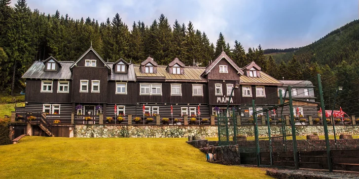 Aktivní i odpočinkový pobyt pro dva ve vyhlášeném wellness hotelu Bouda Máma