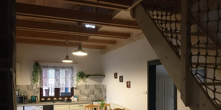 Relax na jesenickém ranči Orel: snídaně, privátní wellness i práce u koní, krmení a jízda v sedle