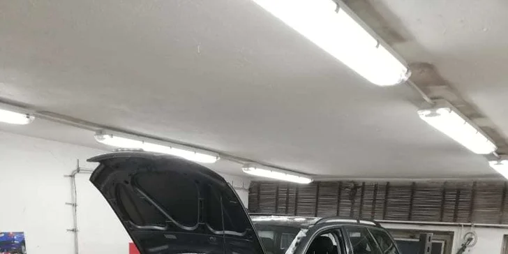 Přezutí auta na počkání v Táboře: výměna kol i s demontáží z disků, nahuštěním a vyvážením