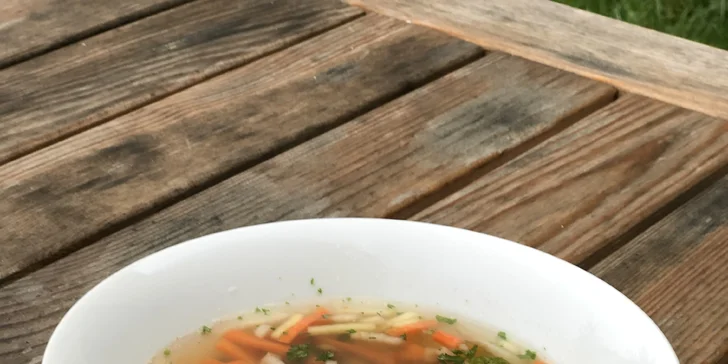 4chodové menu pro 2 osoby: hummus, tatarák, kuřecí supreme i panenka a další dobroty