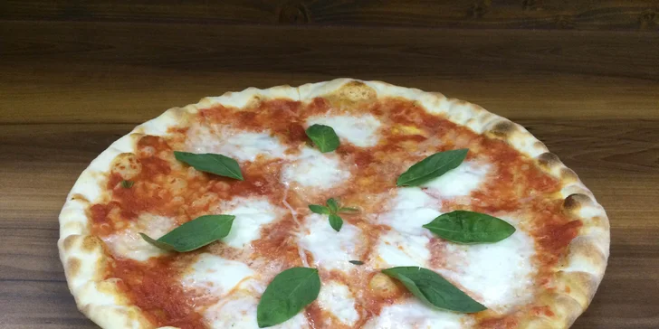 Vyberte si podle chuti: 1 nebo 2 pizzy o průměru 40 cm z nabídky celkem 20 druhů
