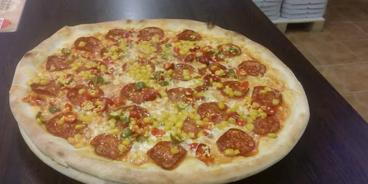 Vyberte si podle chuti: 1 nebo 2 pizzy o průměru 40 cm z nabídky celkem 20 druhů