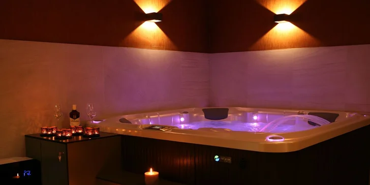 Privátní wellness s romantickou výzdobou: občerstvení, vířivka, sauna i masáž