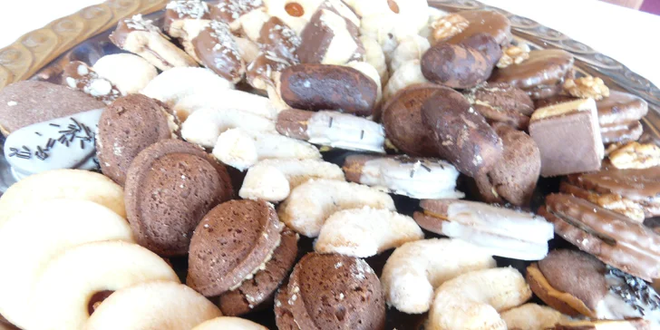 Bezlepkové cukroví ze Zvíkova napečené podle receptů našich babiček