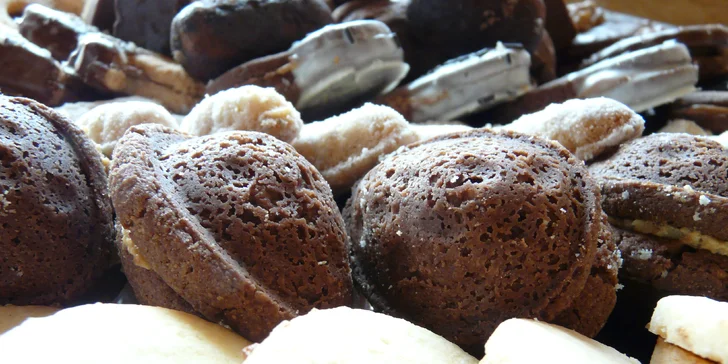 Bezlepkové cukroví ze Zvíkova napečené podle receptů našich babiček