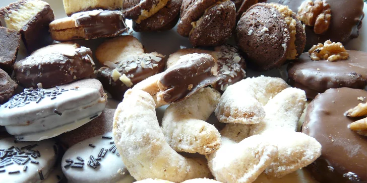 Bezlepkové cukroví ze Zvíkova napečené podle receptů našich babiček