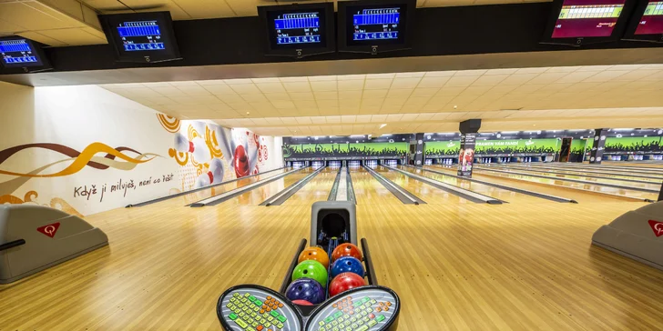 Zábava v BowlingZone: dráha na 60 či 120 minut až pro 8 hráčů a k tomu pizza nebo dvě