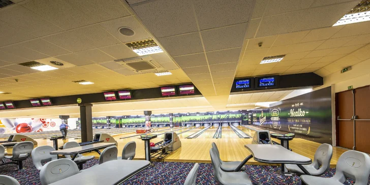 Zábava v BowlingZone: dráha na 60 či 120 minut až pro 8 hráčů a k tomu pizza nebo dvě